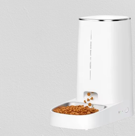 App-controlled cat feeder with voice recording